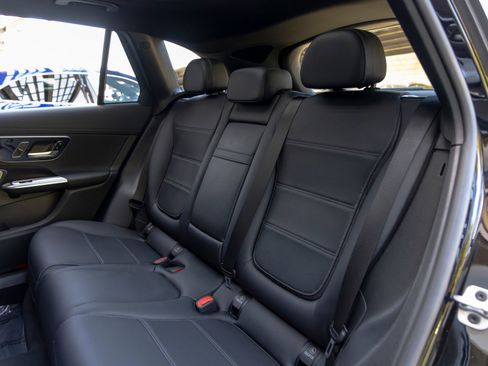 Used 2023 Mercedes-Benz GLC 300 4MATIC image 48