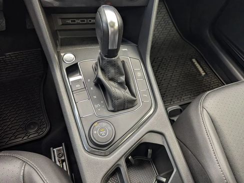 Used 2020 Volkswagen Tiguan SEL AWD/4WD image 27
