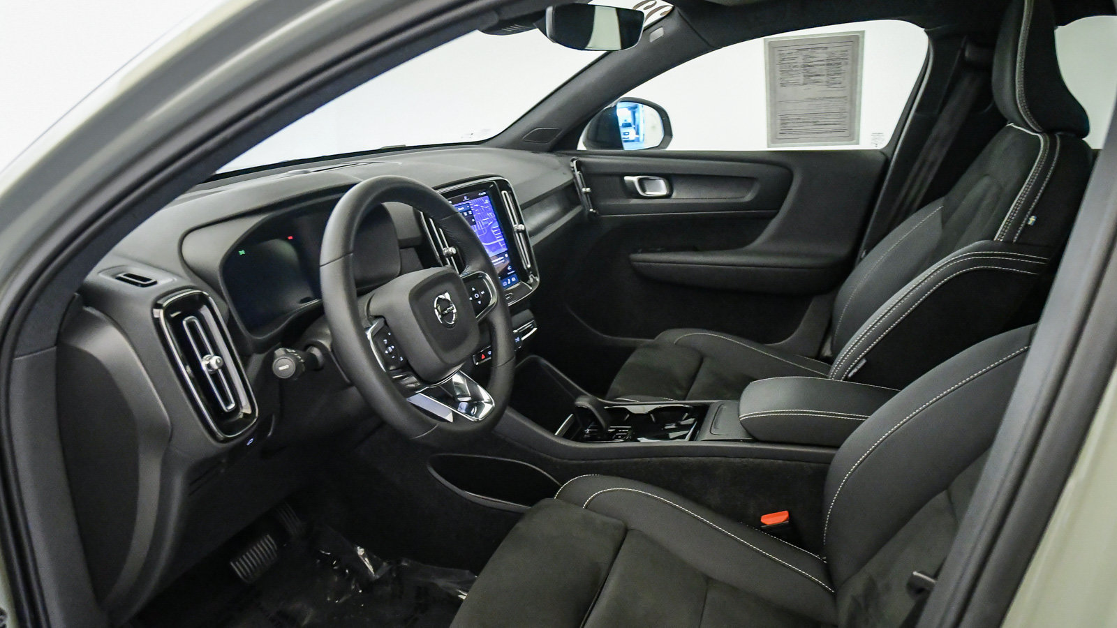 Certified 2023 Volvo C40 P8 Recharge Plus AWD/4WD image 18