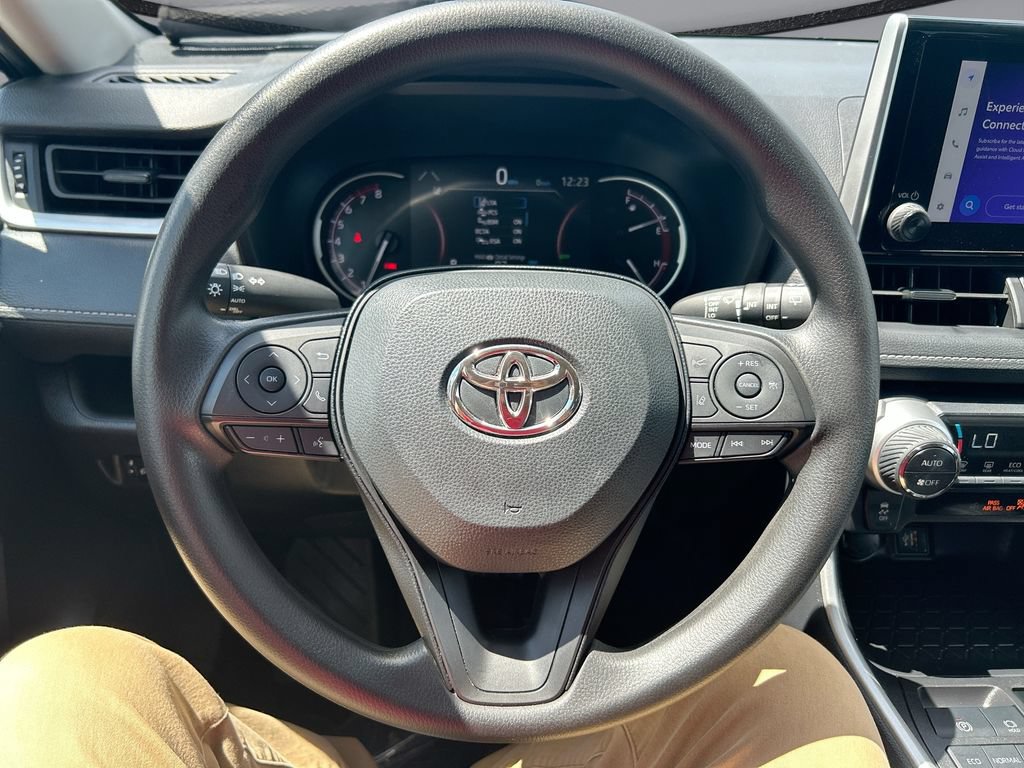 Used 2025 Toyota RAV4 XLE FWD image 15