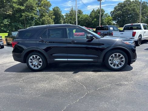 New 2026 Ford Explorer Platinum RWD image 2