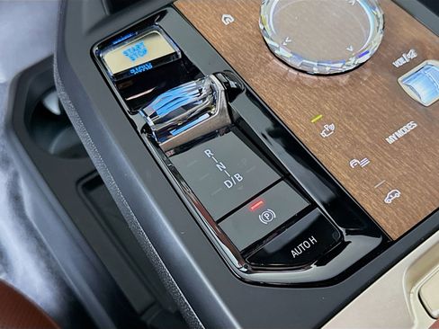 Used 2023 BMW iX xDrive50 w/ Premium Package image 17