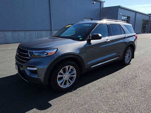 Used 2022 Ford Explorer XLT w/ Equipment Group 202A AWD/4WD image 4