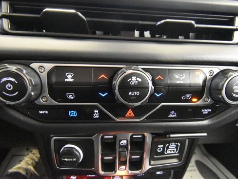 Used 2025 Jeep Wrangler Unlimited Rubicon 4xe AWD/4WD image 38