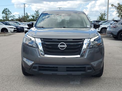 Used 2024 Nissan Pathfinder S image 3