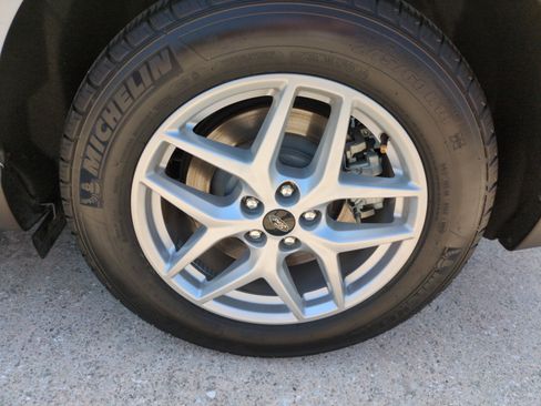 Used 2023 Ford Edge SEL image 9