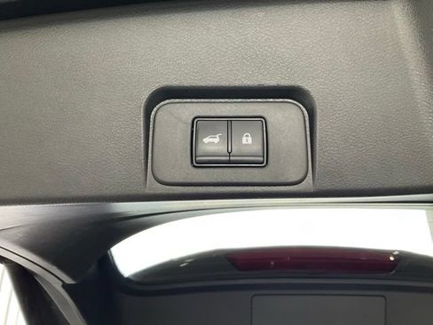 Used 2025 Nissan Rogue SV AWD/4WD image 18