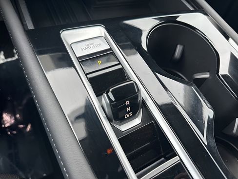 Used 2025 Volkswagen Atlas SE image 18