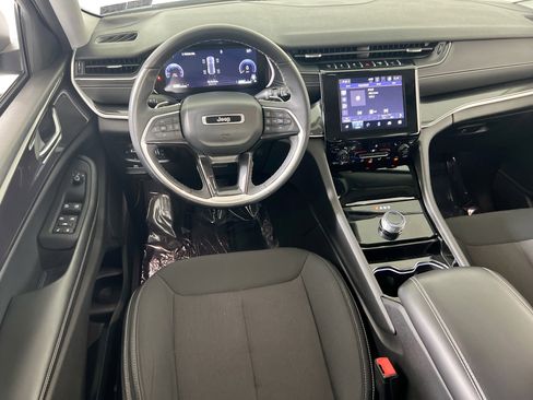 Used 2023 Jeep Grand Cherokee Laredo w/ Luxury Tech Group I AWD/4WD image 21