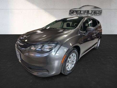 Used 2017 Chrysler Pacifica Touring w/ Tire & Wheel Group image 5