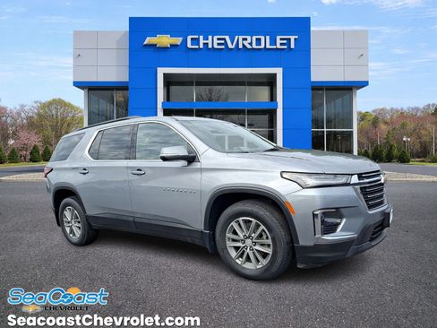 Used 2023 Chevrolet Traverse LT w/ LPO, Floor Liner Package AWD/4WD image 1