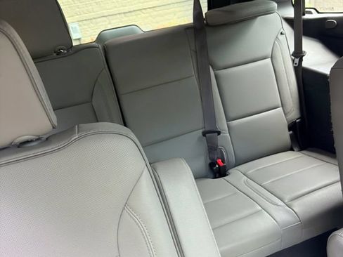 Used 2023 GMC Yukon SLT w/ SLT Premium Package AWD/4WD image 5