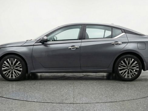 Used 2025 Nissan Altima 2.5 SV image 5