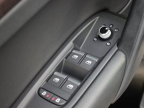 Used 2023 Audi Q5 2.0T Premium image 18