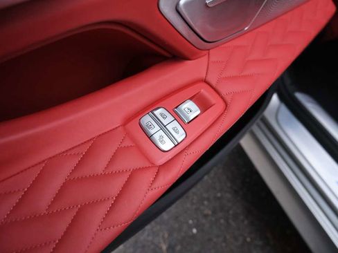 Used 2021 BMW 750i xDrive w/ Executive Package image 25