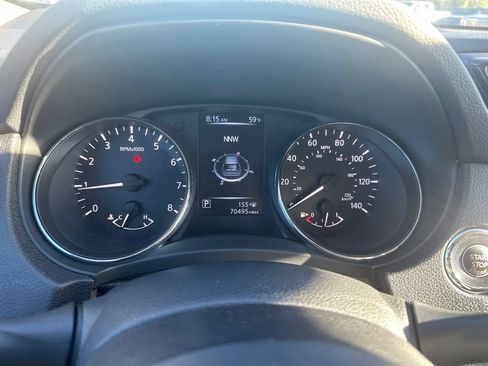Used 2017 Nissan Rogue SV AWD/4WD image 2
