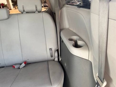 Used 2018 Toyota Sienna XLE Premium FWD image 27