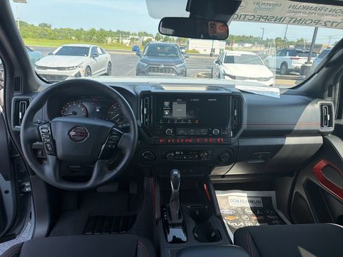 Used 2025 Nissan Frontier PRO-4X AWD/4WD image 16