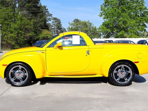 Used 2003 Chevrolet SSR w/ Preferred Equipment Group image 8