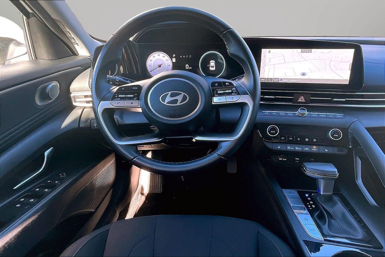 Used 2025 Hyundai Elantra SEL FWD image 10