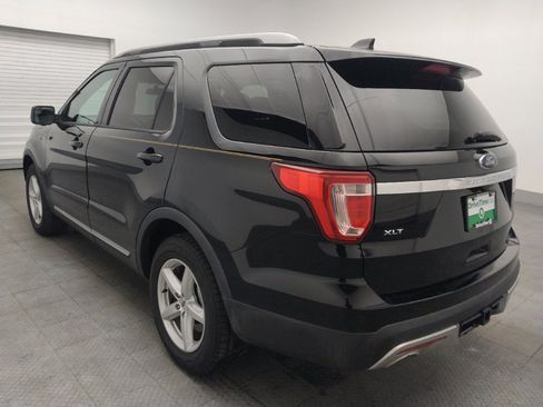 Used 2017 Ford Explorer XLT image 5