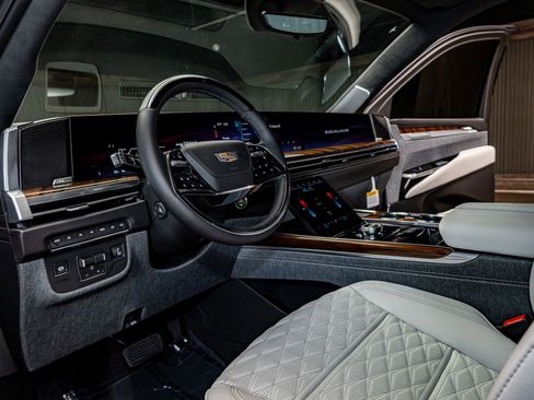 Used 2026 Cadillac Escalade Platinum Sport w/ LPO, ONYX Package image 14