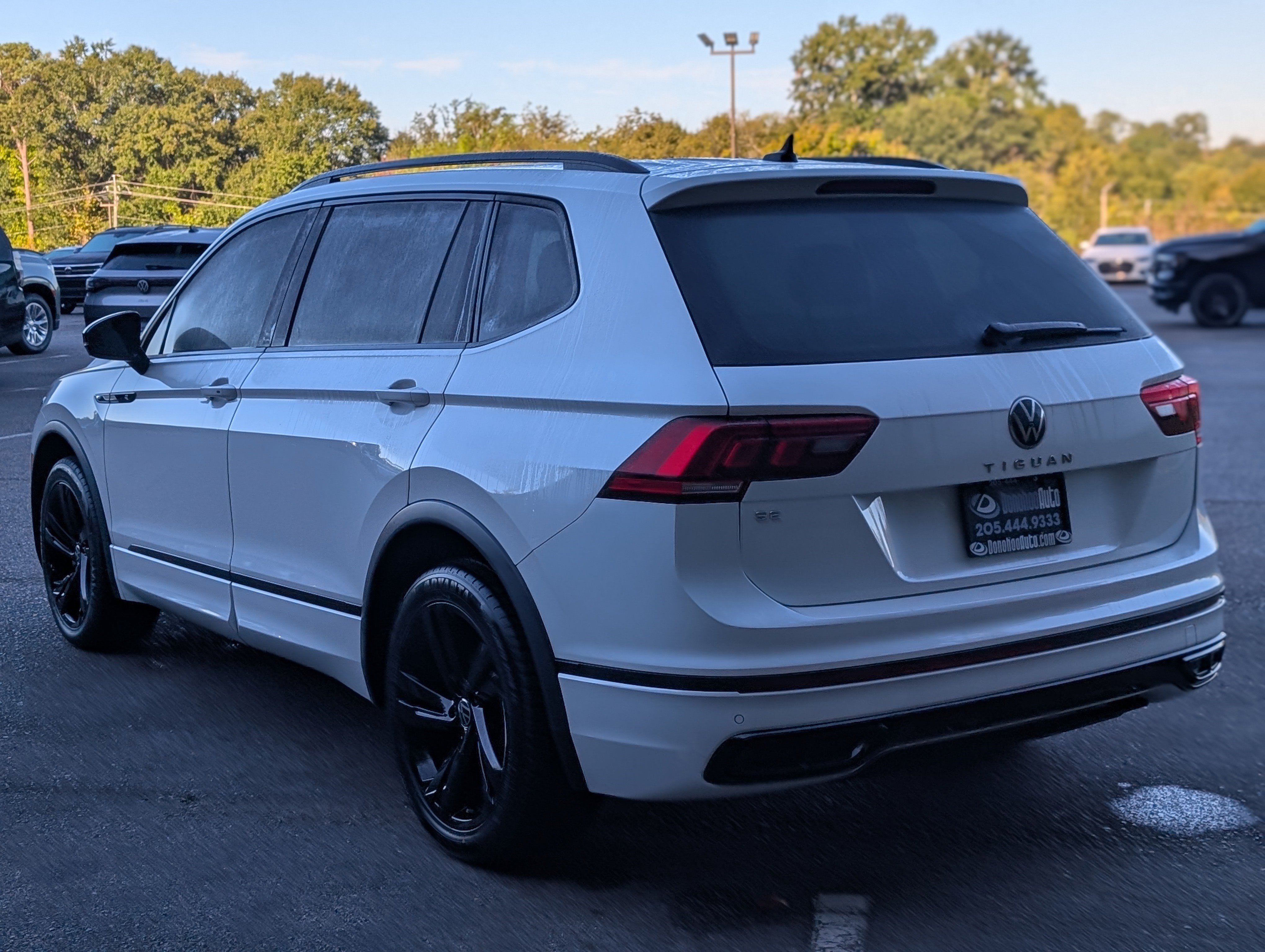 Used 2023 Volkswagen Tiguan SE R-Line FWD image 7