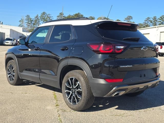Used 2024 Chevrolet TrailBlazer ACTIV w/ Driver Confidence Package FWD image 3
