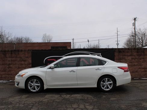 Used 2013 Nissan Altima 2.5 SV w/ 2.5SV Convenience Pkg image 2
