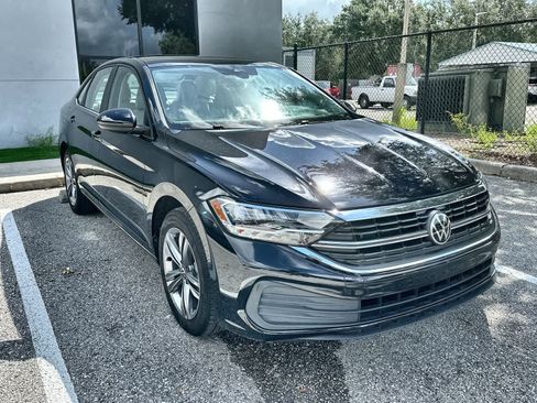 Used 2023 Volkswagen Jetta SE w/ Panoramic Sunroof Package FWD image 11