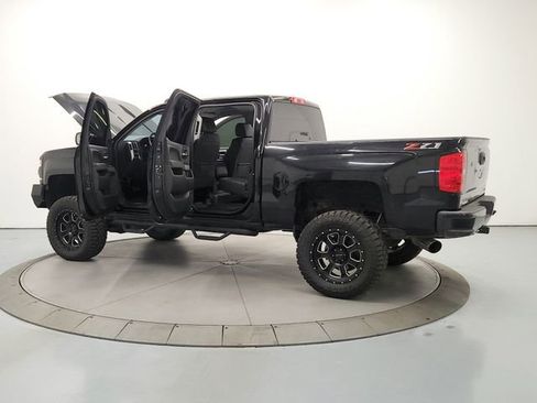 Used 2018 Chevrolet Silverado 1500 LT w/ All Star Edition image 13