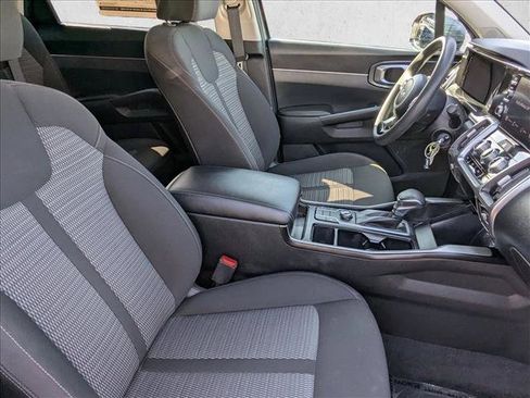 Used 2023 Kia Sorento LX image 21