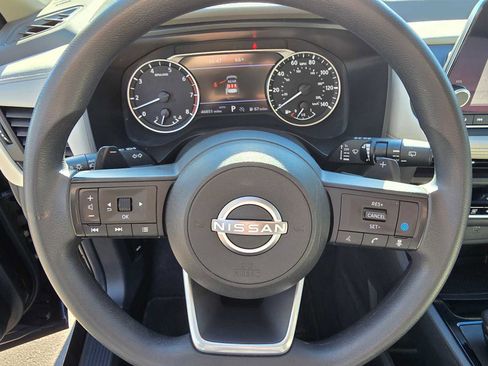 Used 2024 Nissan Rogue SV AWD/4WD image 25