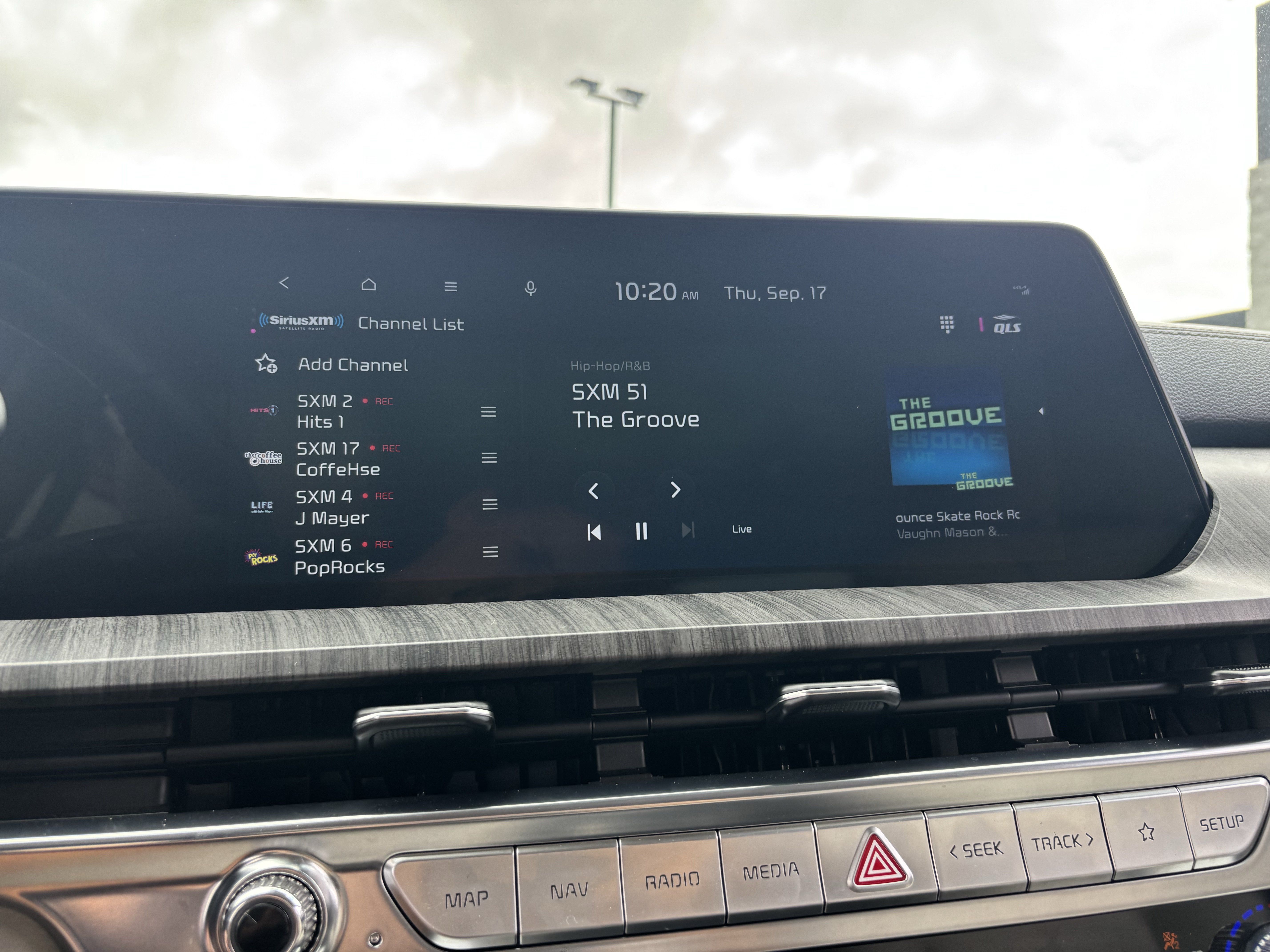 Certified 2024 Kia Telluride SX w/ Towing Package FWD image 21