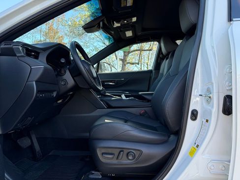 Certified 2023 Toyota Venza Nightshade image 12