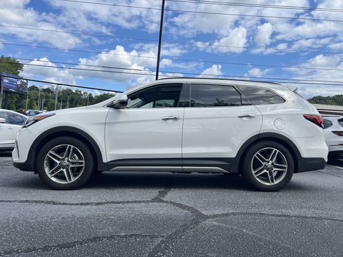 Used 2017 Hyundai Santa Fe Limited FWD image 2