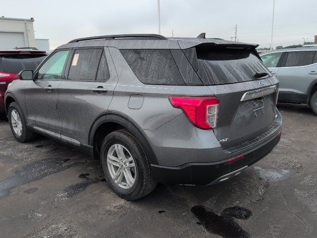 Used 2023 Ford Explorer XLT w/ Equipment Group 202A AWD/4WD image 2