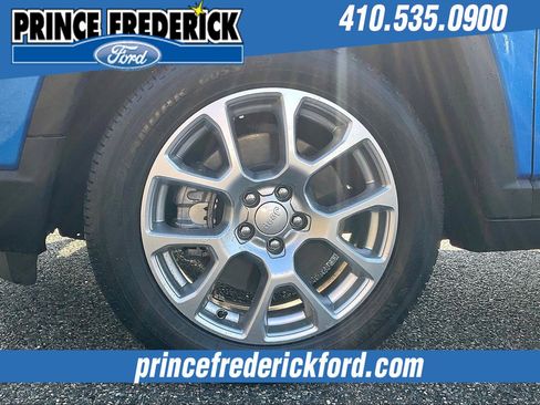 Used 2024 Jeep Compass Latitude w/ Sun and Sound Group image 9