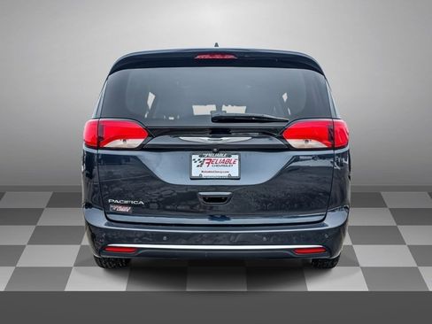 Used 2020 Chrysler Pacifica Touring-L image 6
