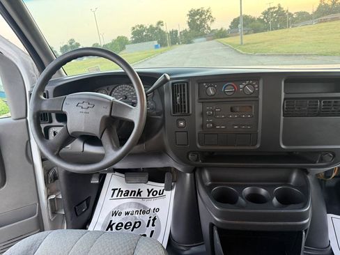 Used 2004 Chevrolet Express 1500 Passenger RWD image 13
