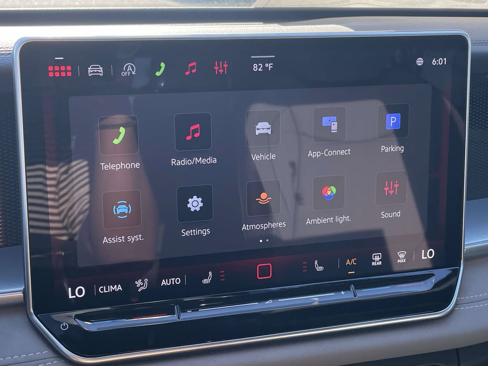 New 2026 Volkswagen Tiguan SE R-Line FWD image 26