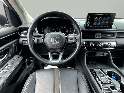 Used 2024 Honda Pilot Touring image 8