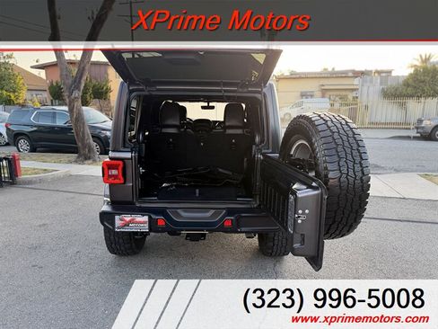 Used 2018 Jeep Wrangler Unlimited Sahara AWD/4WD image 11