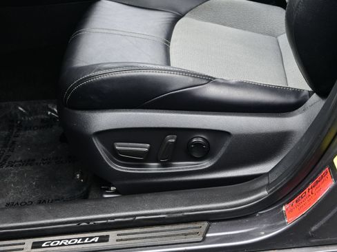 Used 2022 Toyota Corolla XSE FWD image 11