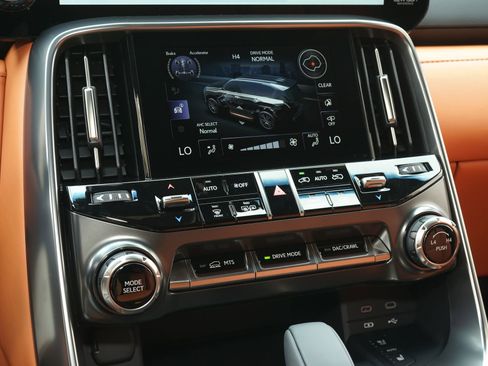 Used 2026 Lexus LX 700h Ultra Luxury image 18