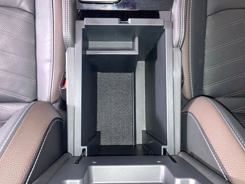 Used 2024 Nissan Pathfinder Platinum image 10