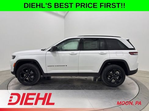 New 2025 Jeep Grand Cherokee Limited w/ Black Appearance Package AWD/4WD image 4