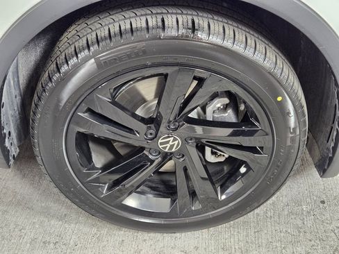 Used 2024 Volkswagen Tiguan SE R-Line image 10