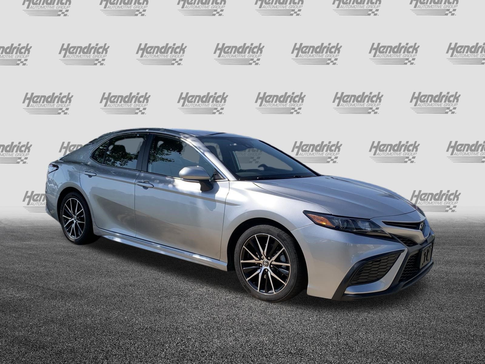 Used 2023 Toyota Camry SE FWD image 2