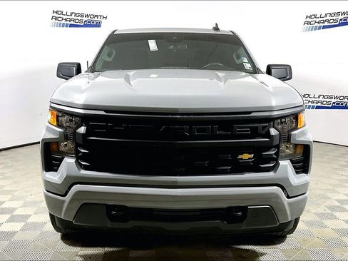 Used 2025 Chevrolet Silverado 1500 Custom image 2